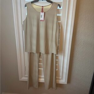 IC COLLECTION Neutral Beige Tank w/Straight-Leg Pants
Top M 10/12
Pants L 10/12